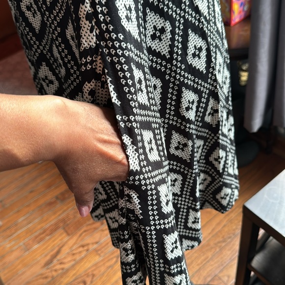 Bel Kazan (Anthropology) geometric design black and beige size L - Picture 7 of 10